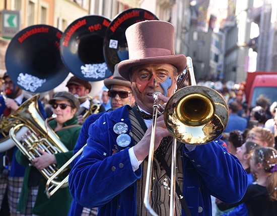 Guggenmusik – Schweizer Sitten und Bräuche
