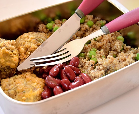 Lunchbox avec des restes de repas