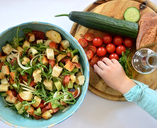 Salat mit altem Brot