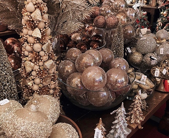 Décoration de Noël artificielle au magasin