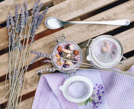 Flan au chia avec lavande comestible
