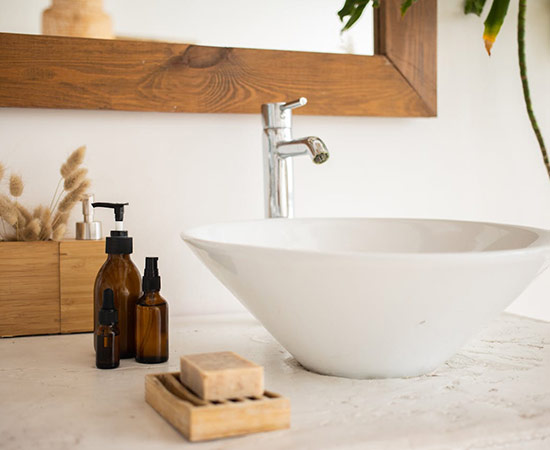 Cosmétiques naturels in the bathroom