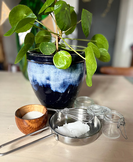 Peeling pour le corps avec du sucre et de l'huile de coco 