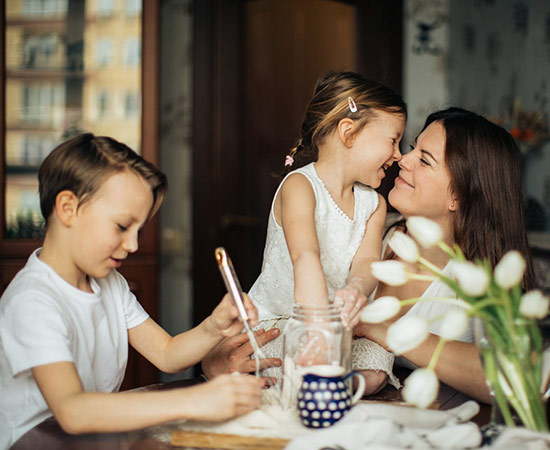 Fabriquer des cosmétiques naturels avec les enfants    