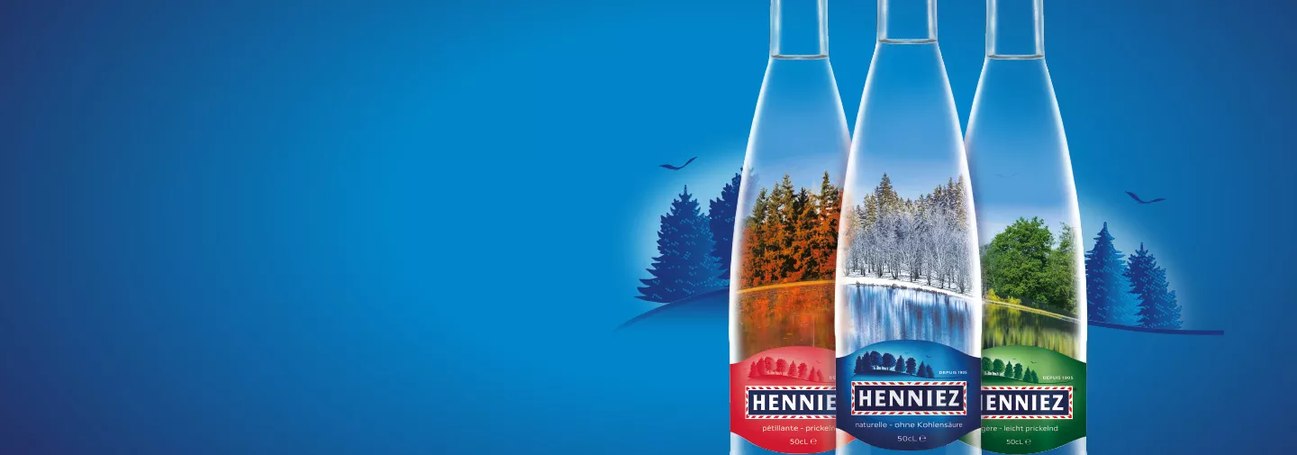 Trois bouteilles en verre HENNIEZ